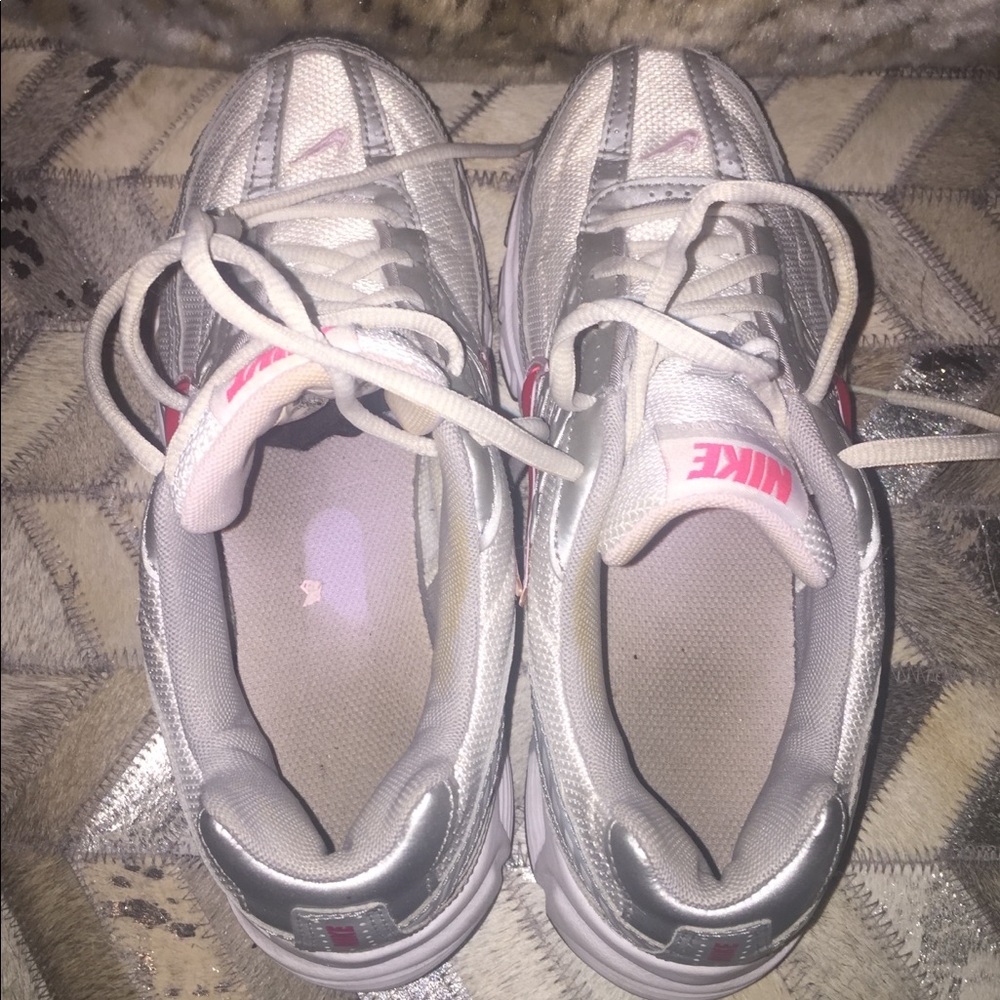 Nike shoes - Picture 5 of 6